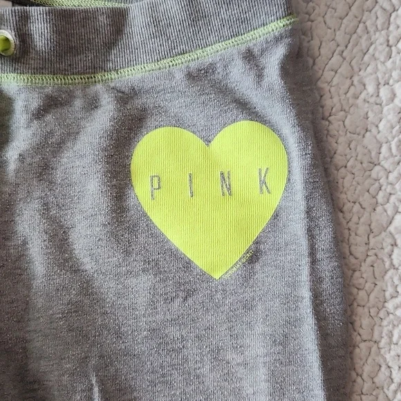 Victoria's Secret Pink vneck heart logo top top and cropped joggers loun… - Picture 7 of 11